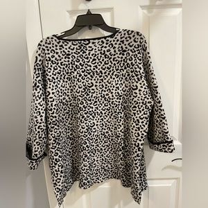 Black/White womans sweater - 2x 3/4 length sleeve